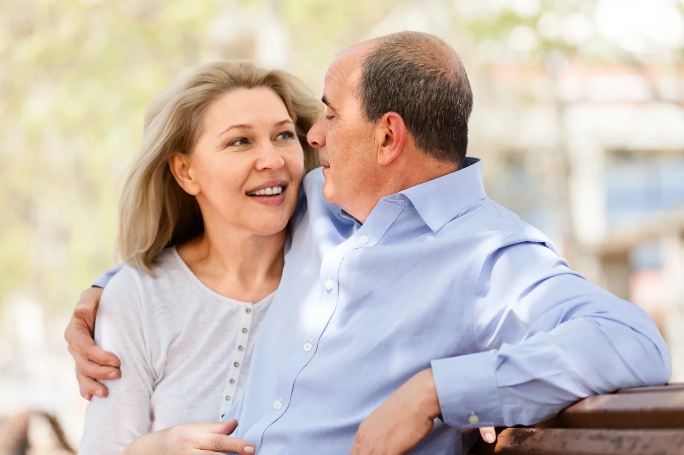 Mature couple sharing an affectionate moment — Senior Dating in Canada for Mature Singles